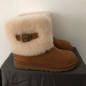 UGG Ellee Boots, Size 4 in Kids